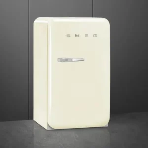 Lille Smeg mini køleskab – retro stil i kompakt design
